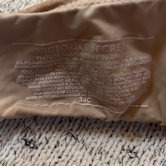 Victoria’s Secret Nude Form Shape Bra with Adjustable Straps - Picture 4 of 5